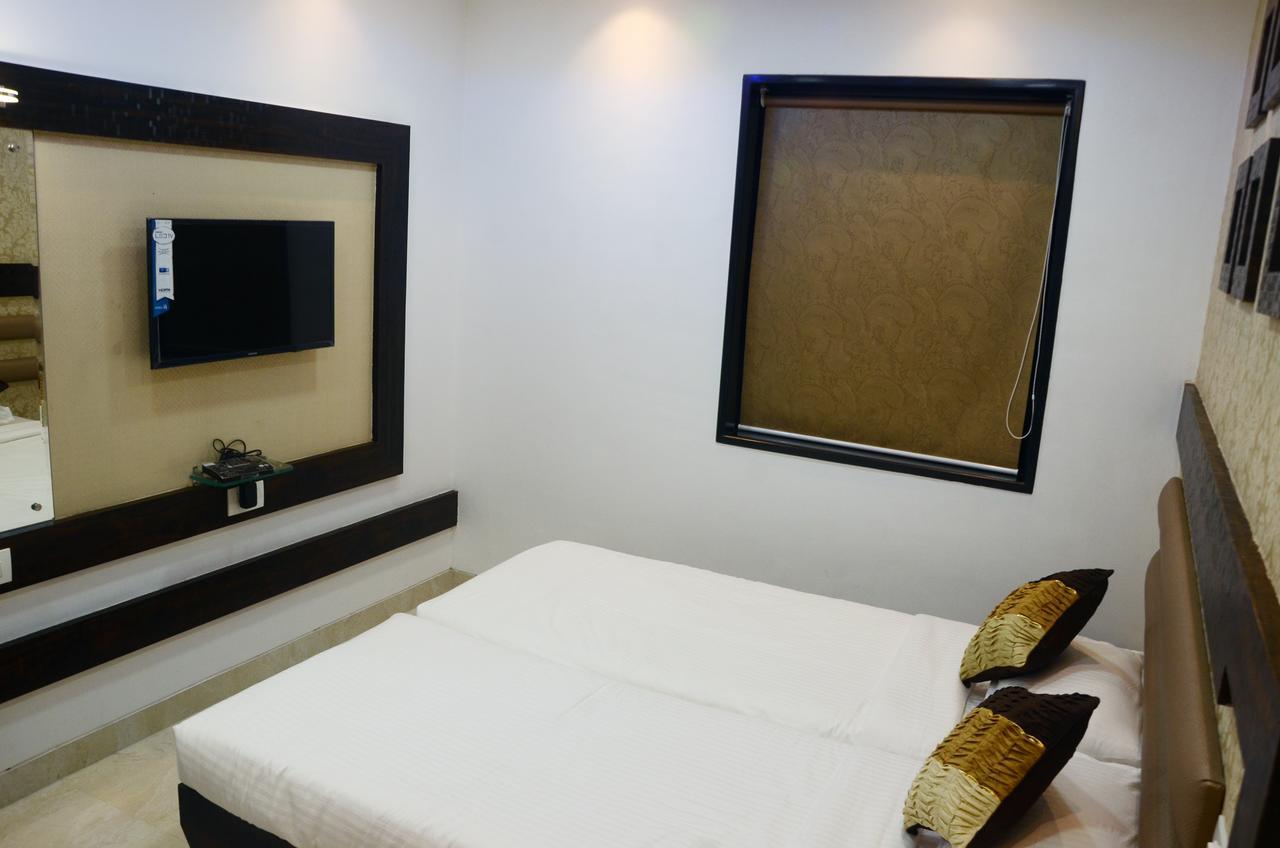 Hotel Modern Bombay Extérieur photo