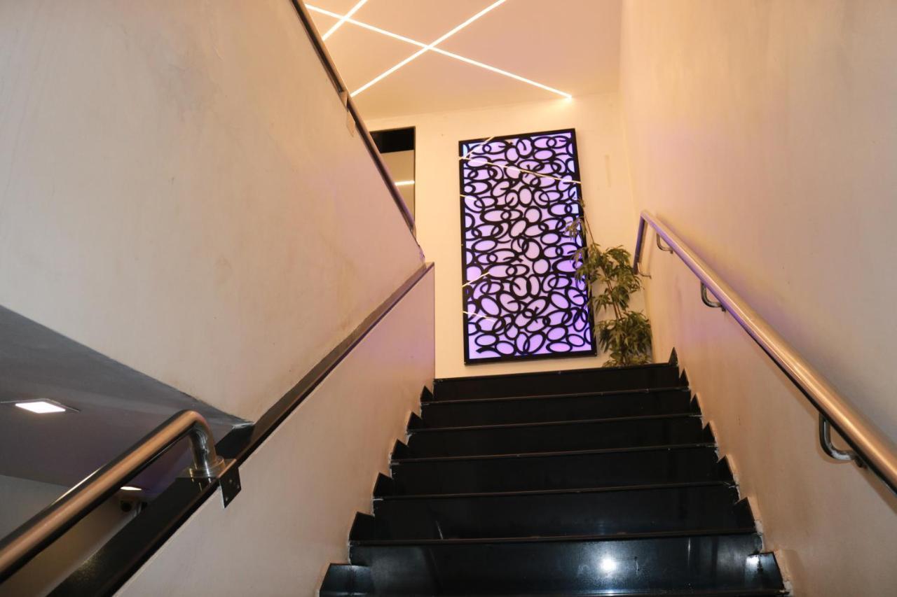 Hotel Modern Bombay Extérieur photo
