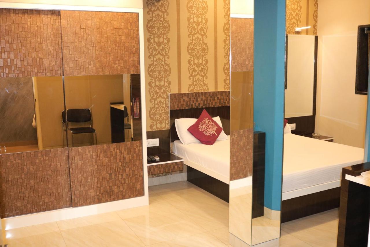 Hotel Modern Bombay Extérieur photo